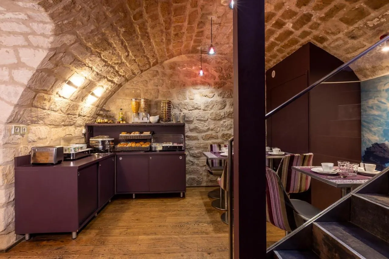 ***  Atn Hotel Paris France